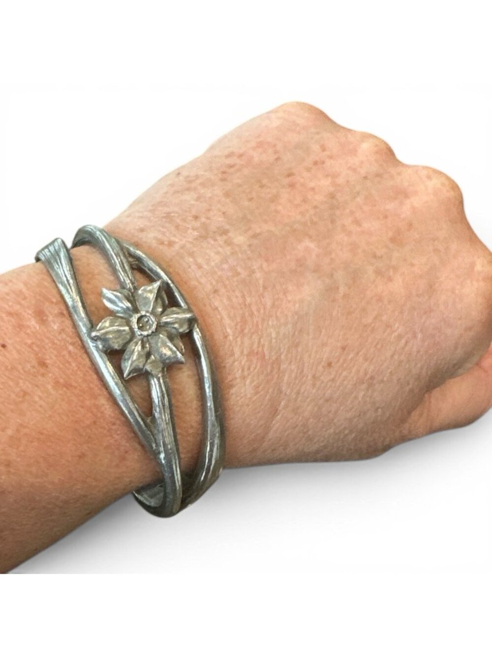 Salisbury Pewter Cuff December Narcissus Bracelet Wide 3D 7" - Picture 4 of 6